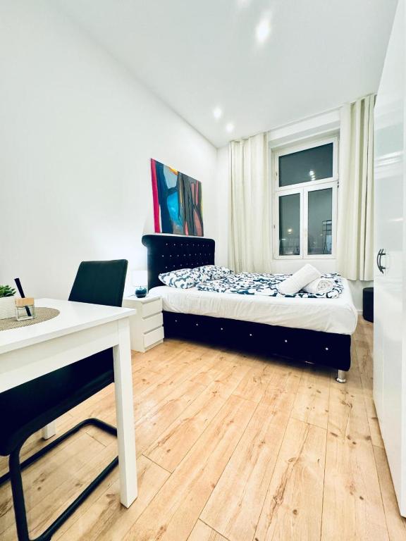 Elegant 5-Bedroom Residence Near Kaufpark Alterlaa