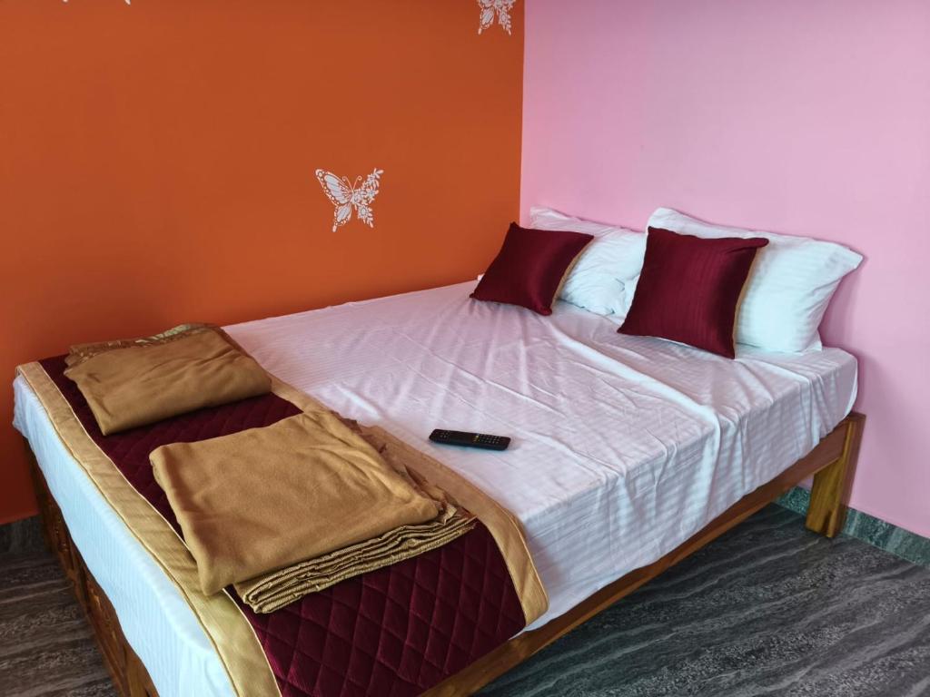 Postel nebo postele na pokoji v ubytování A Arumugam Residency AC and Non AC