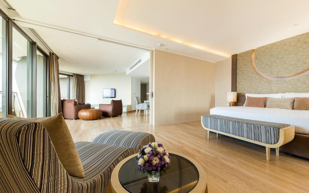 
Family Suite with Club Benefits with Sea View
