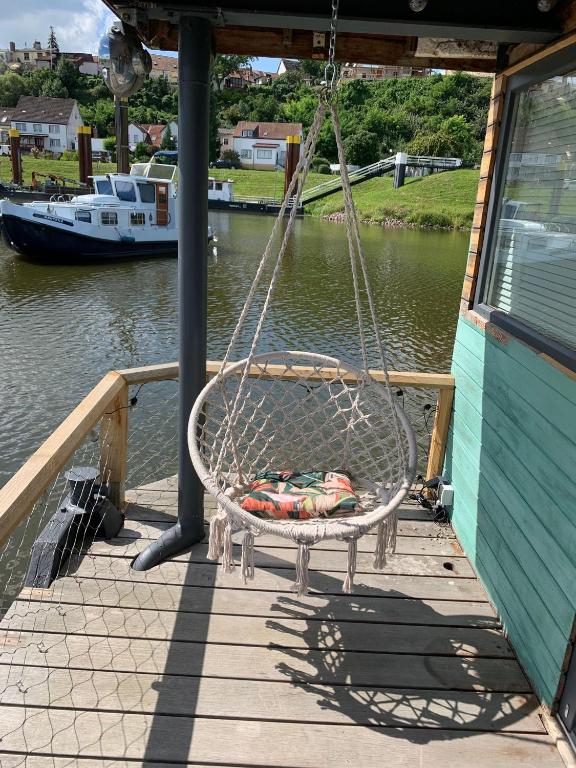a swing hanging from a boat on a dock at Hausboot Arneburg in Arneburg