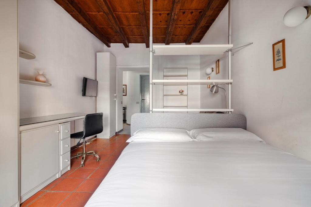 Hostmate - Milano - Savona - Solari