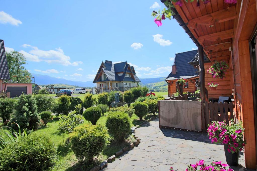 a view of a garden from a house at Willa u Magdy in Zakopane