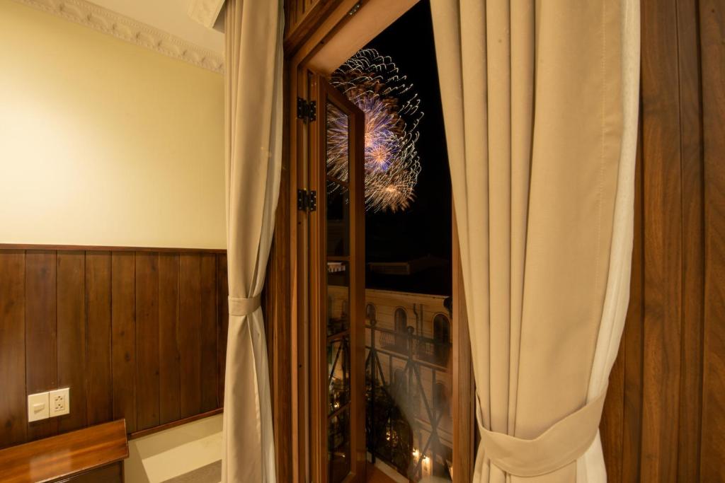 a room with a window with a curtain at Linh's Boutique Hotel in Phu Quoc
