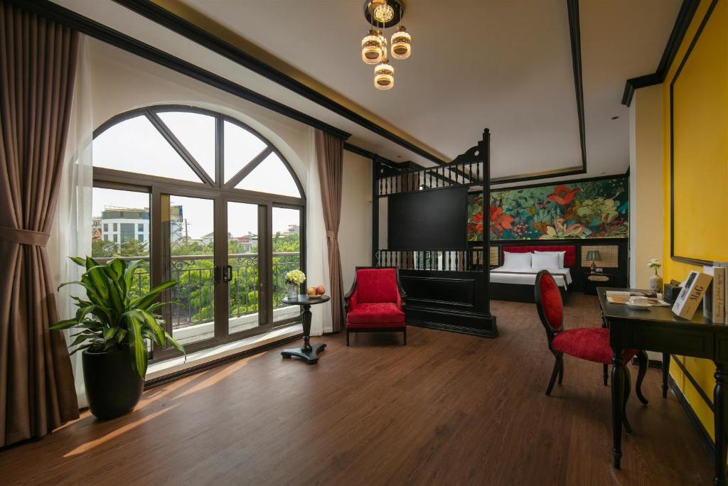 a living room with a large window and a bedroom at Royal Hotel & Spa Vinh Yen 2 in Háu Nữ