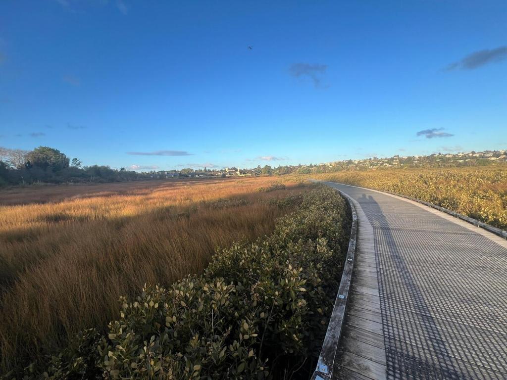 Sunny Matua, Private Suite, Quiet Stay, 5star Bed - Resim 11