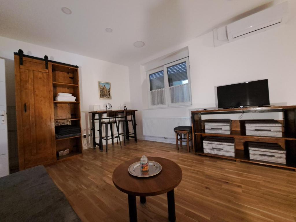 a living room with a table and a tv at GAG Apartment in TRAM zone with FREE PARKING in front of the house in Zagreb