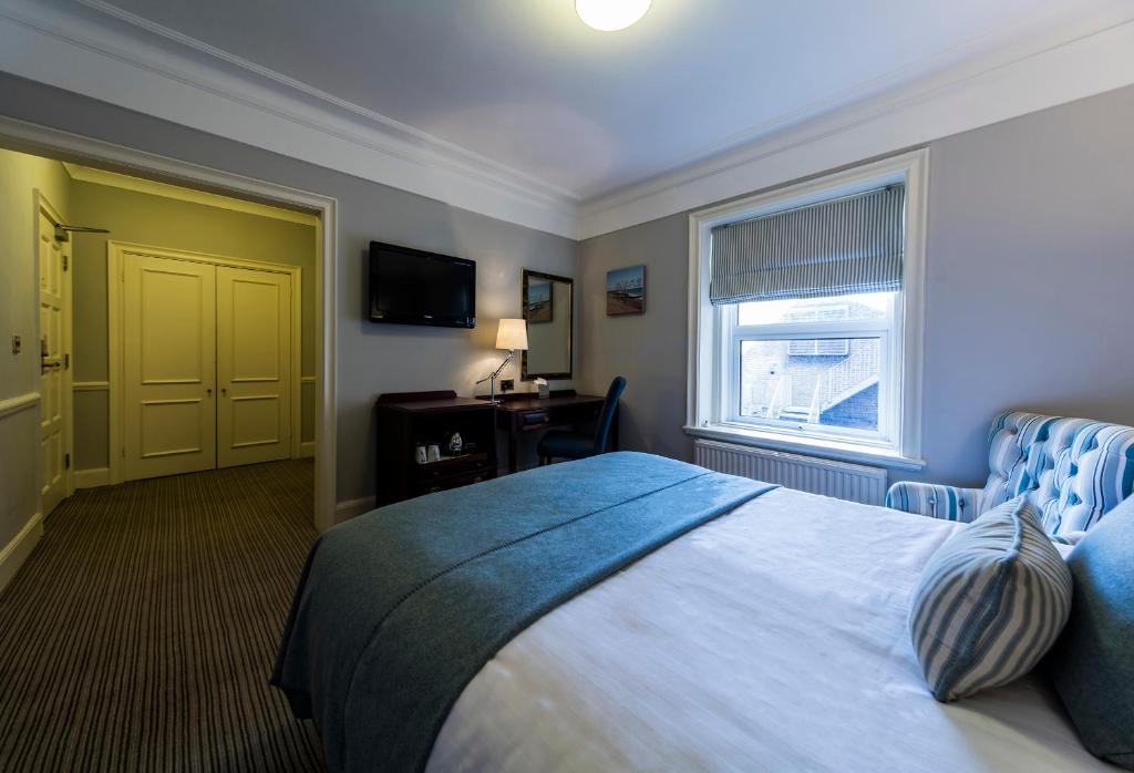 The Old Ship Hotel - Resim 33