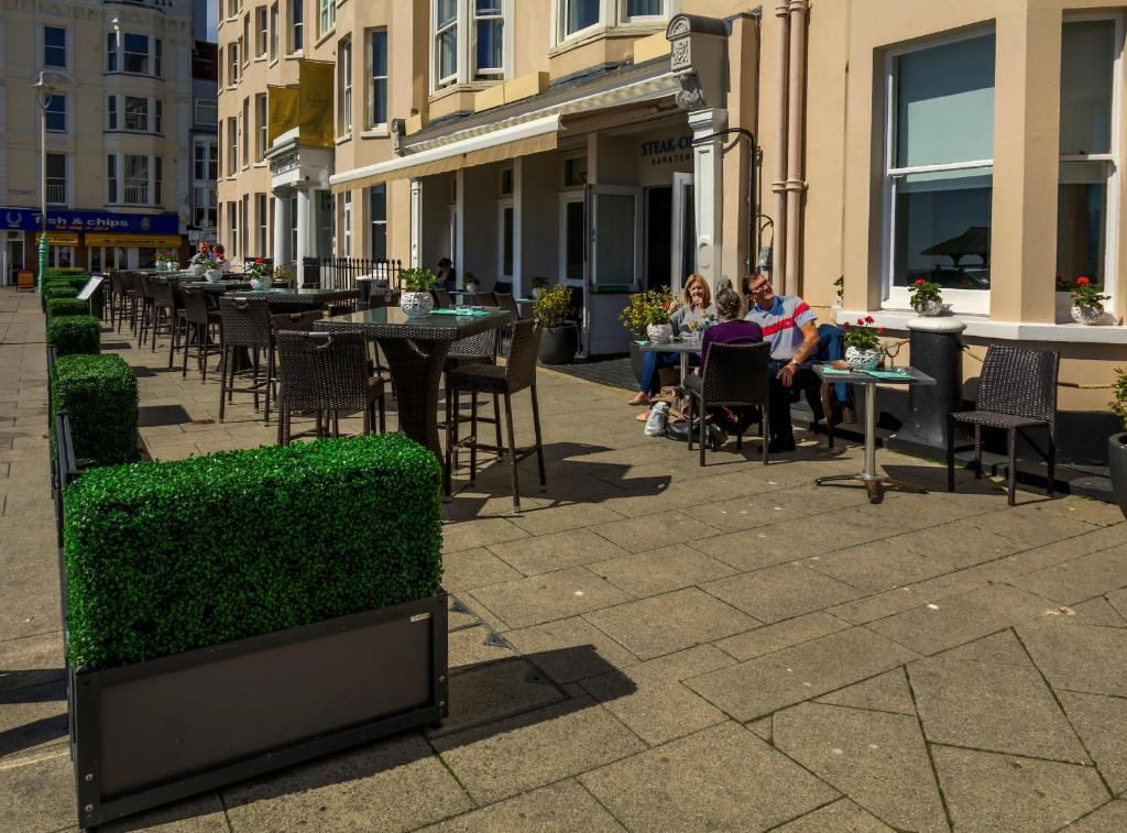 The Old Ship Hotel - Resim 39