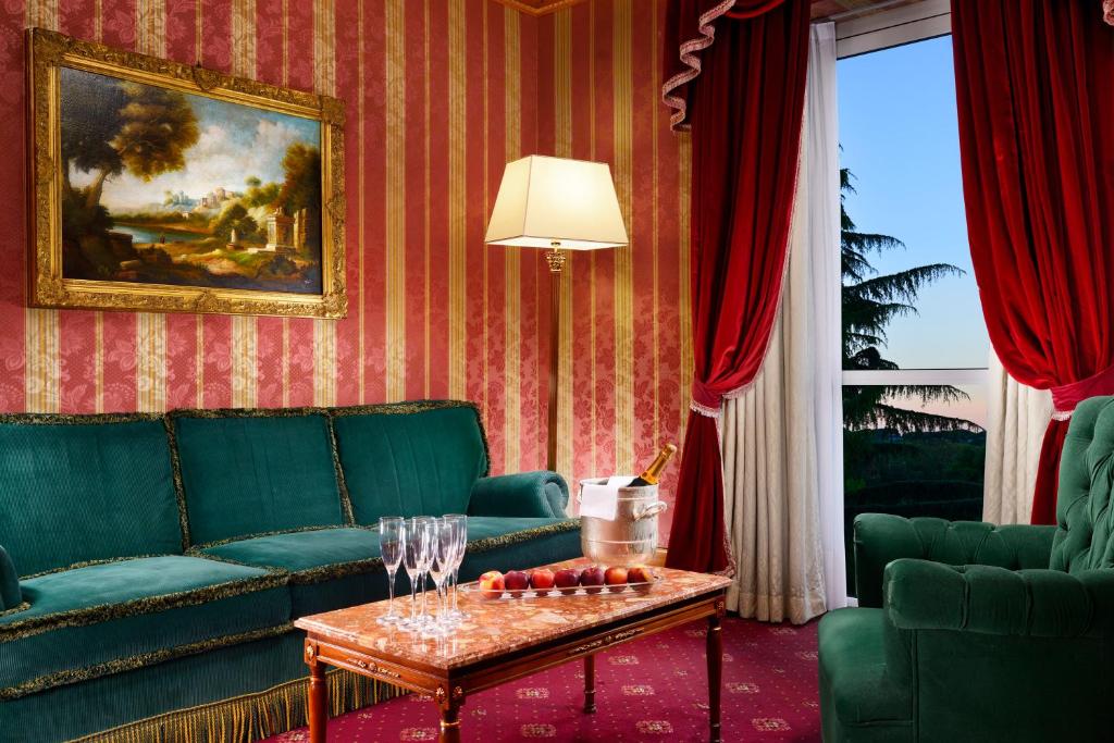 Zona de estar de Parco dei Principi Grand Hotel & SPA