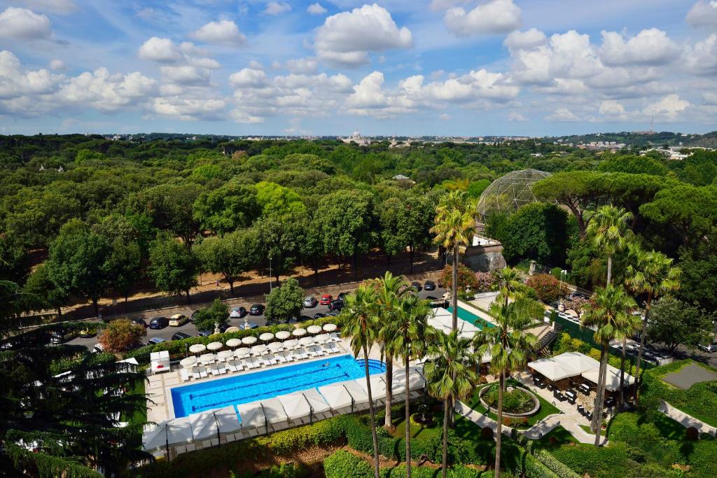 an overhead view of a pool at a resort at Parco dei Principi Grand Hotel & SPA in Rome