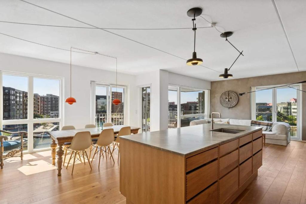 Φωτογραφία από το άλμπουμ του Luxury Apt with Harbor Views 2 στην Κοπεγχάγη