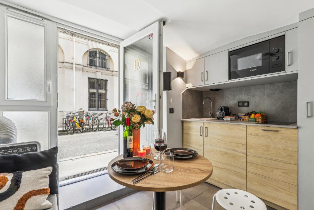 Lavie Maison - Basement Apt front Palais Royal