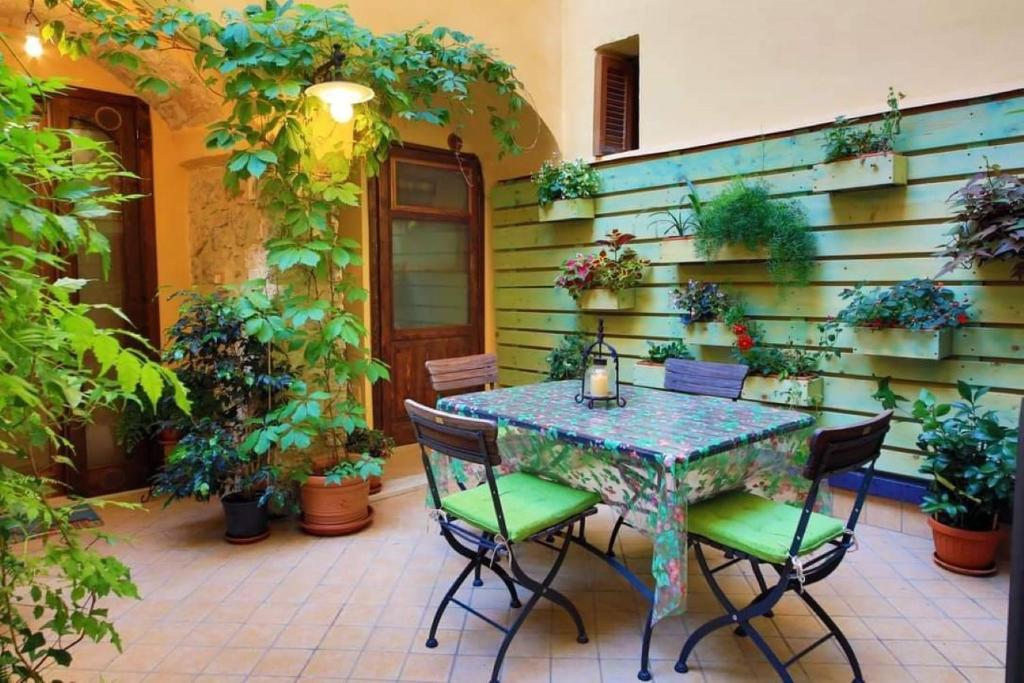 a table and chairs on a patio with plants at Il Vicolo Incantato in Fondi