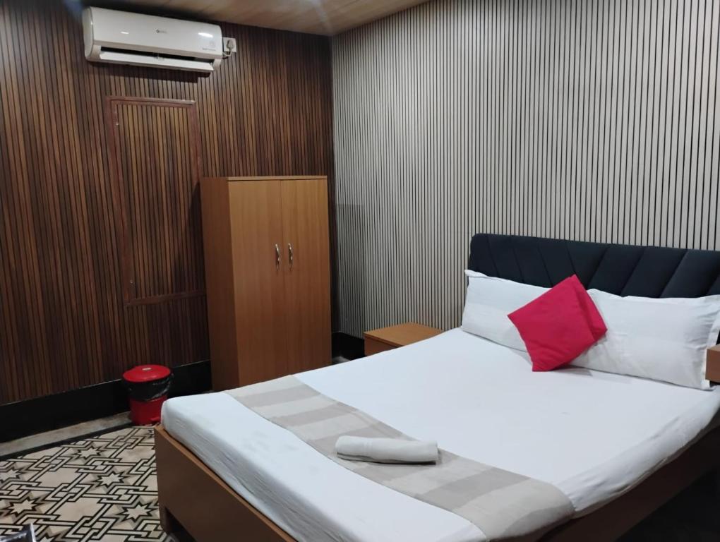 Postel nebo postele na pokoji v ubytování Hotel Aaghnya
