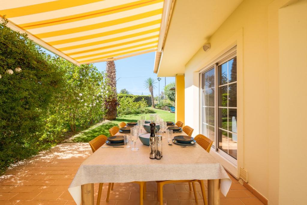 Κήπος έξω από το Villa Oxalis by Destination Algarve