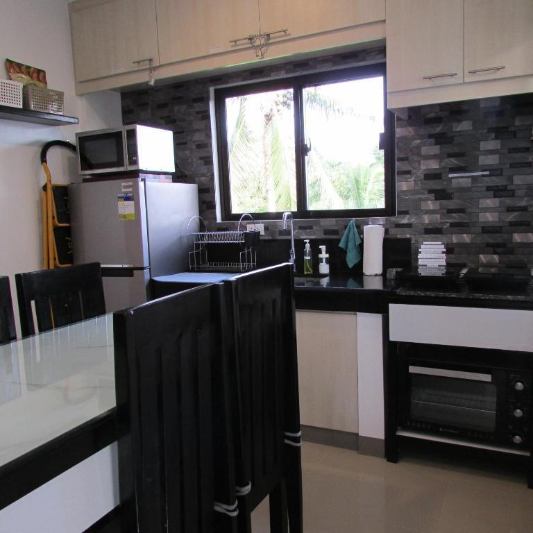 Casa Devino - Loft Retreat in Tagaytay - Pool - 2BR - Netflix -Free Parking photo