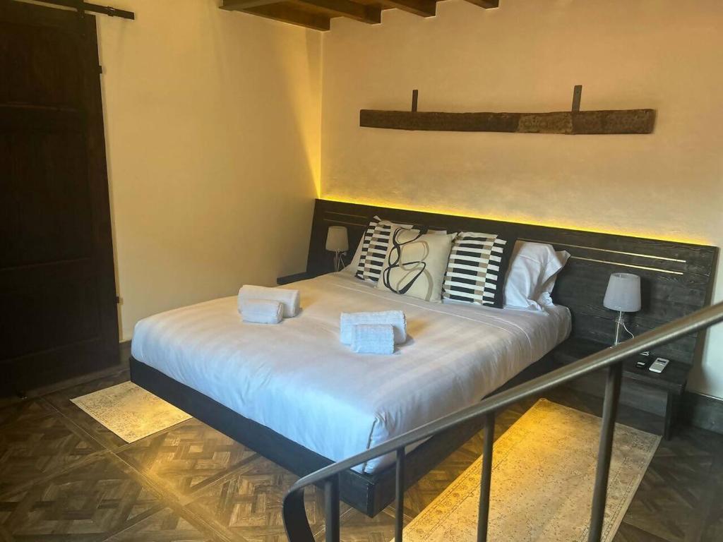 Postel nebo postele na pokoji v ubytování Opus Firenze Boutique B&B Puccini - City Center