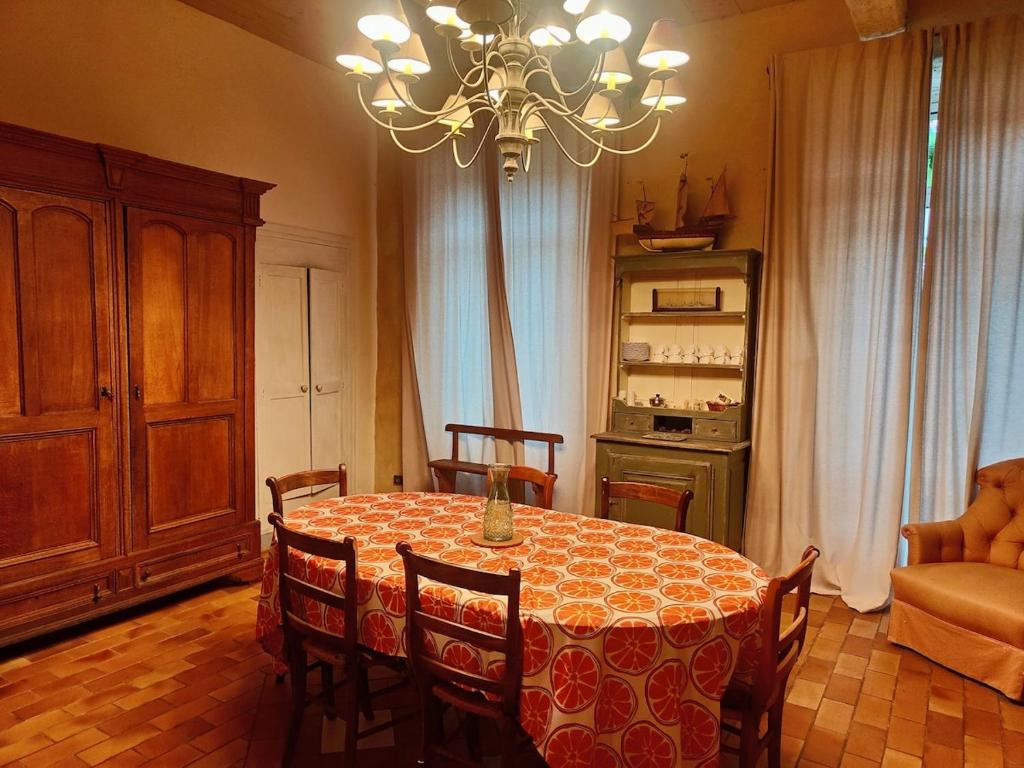 Et opholdsområde på Petite maison en pierre