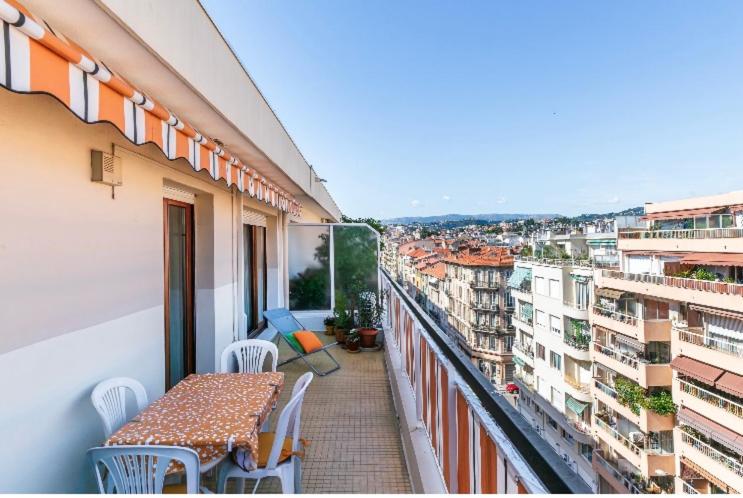 Nice Port Apartment Top Floor Terrace Near Transport Sleeps 4