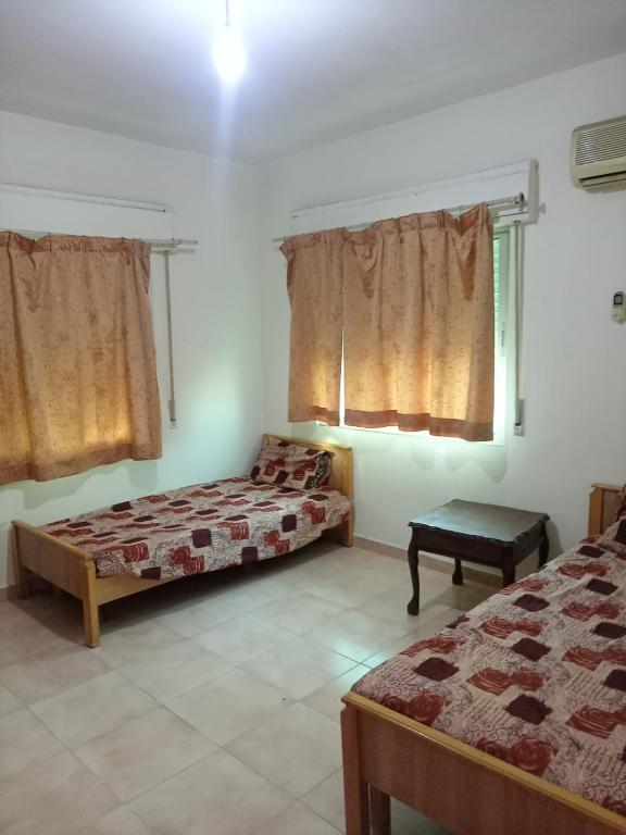 Ένα ή περισσότερα κρεβάτια σε δωμάτιο στο Al Martini Building Number 11