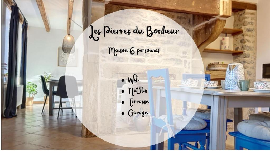 a dining room with a table with a sign that says be proven on reunion meeting at Les Pierres du Bonheur Meublé Tourisme 3 étoiles 