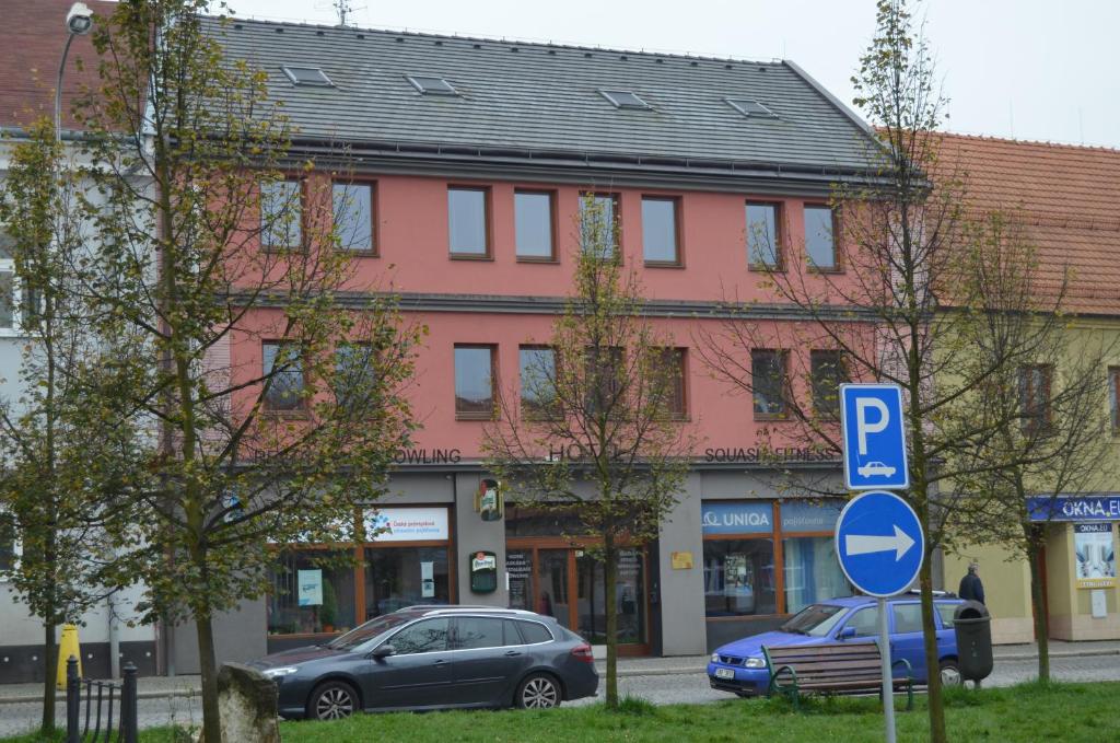 Budynek, w którym mieści się hotel