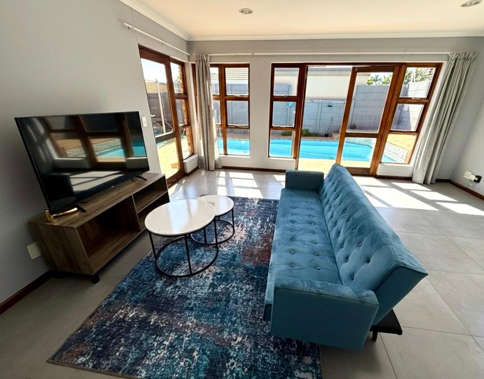 Πισίνα στο ή κοντά στο Hideaway-Poolside Comfort cottage 3km to the Beach