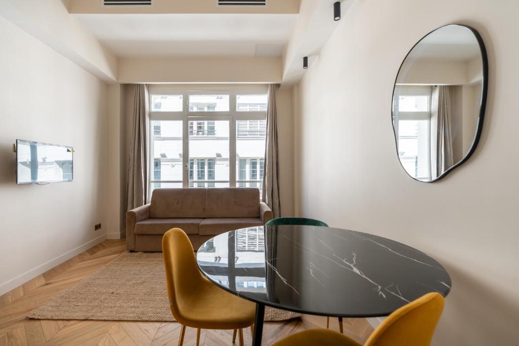 Bright and Cozy Duplex for 4 near Bastille