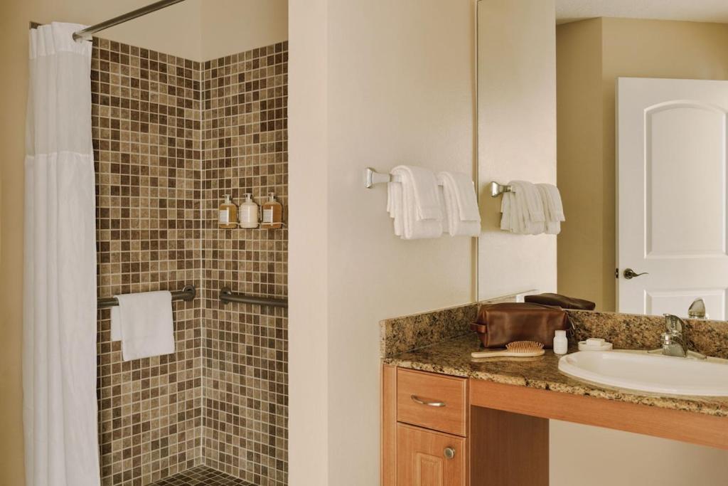 The Point Hotel & Suites photo