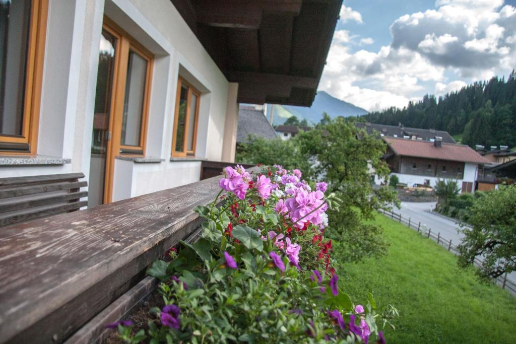 A patio or other outdoor area at G&auml;stehaus Fohringer