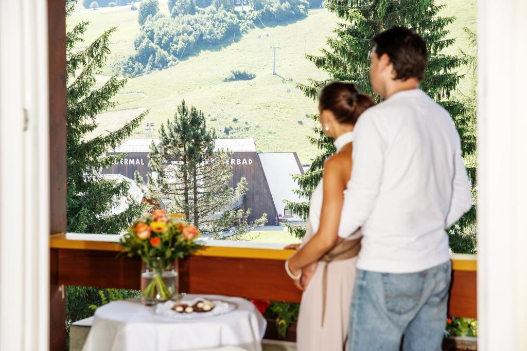 Nespecifikovaný výhled na hory nebo výhled na hory při pohledu z hotelu