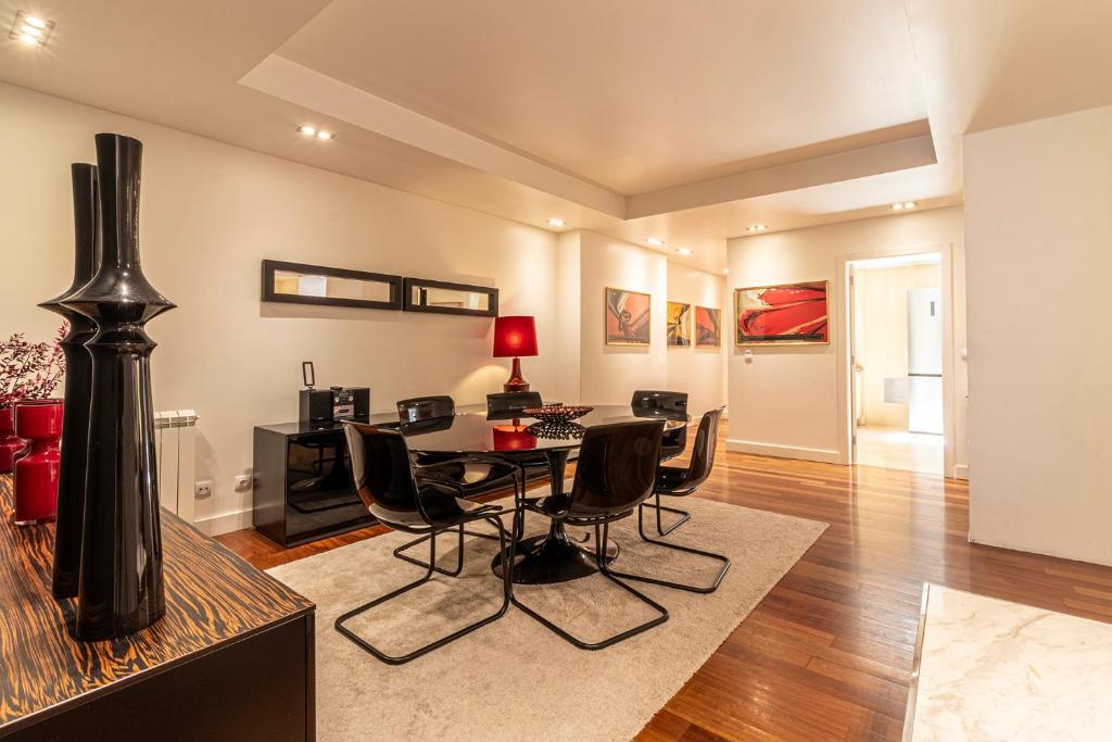 Chiado Deluxe Terrace 3 BR Apartment, 1D