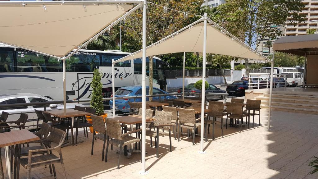 Reštaurácia alebo iné gastronomické zariadenie v ubytovaní Apartamentos Vistamar