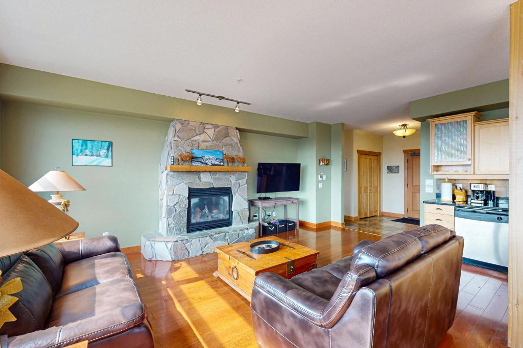 Μια τηλεόραση ή/και κέντρο ψυχαγωγίας στο Glacier Lodge 103