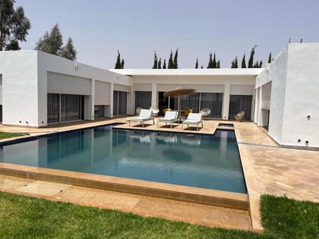 Πισίνα στο ή κοντά στο Villa Zaara