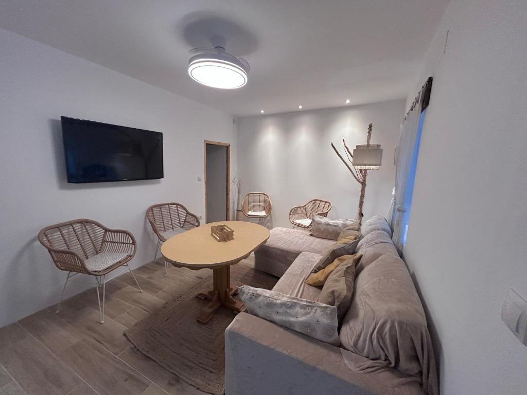 a living room with a couch and a table at Casa Rural la Pecosa de Parauta in Parauta