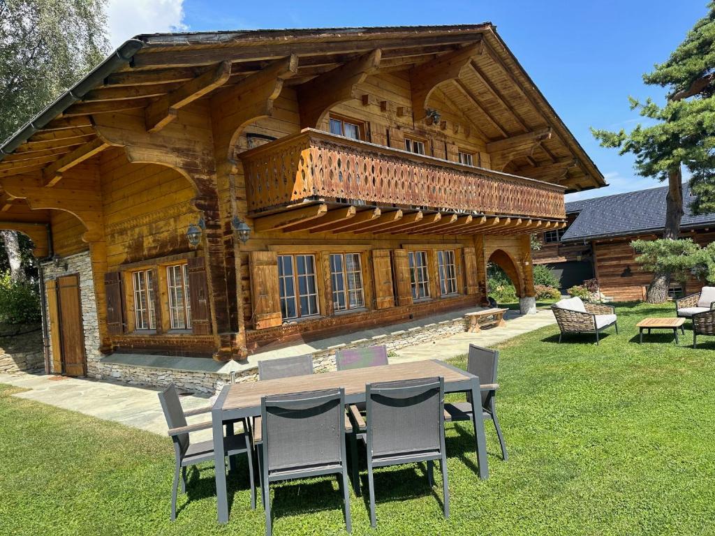 Κήπος έξω από το chalet traditionnel grand confort