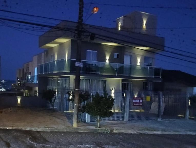 ポンタ・グロッサにあるCasa em Ponta Grossaのギャラリーの写真