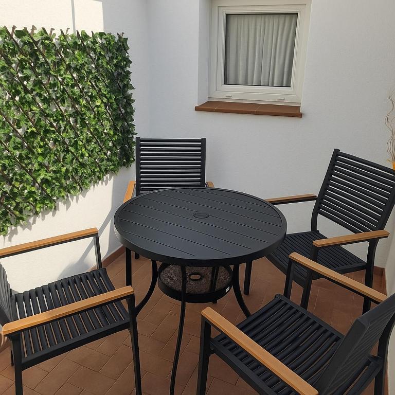 a black table and four chairs on a patio at GR - Polvorín Oasis in Valladolid