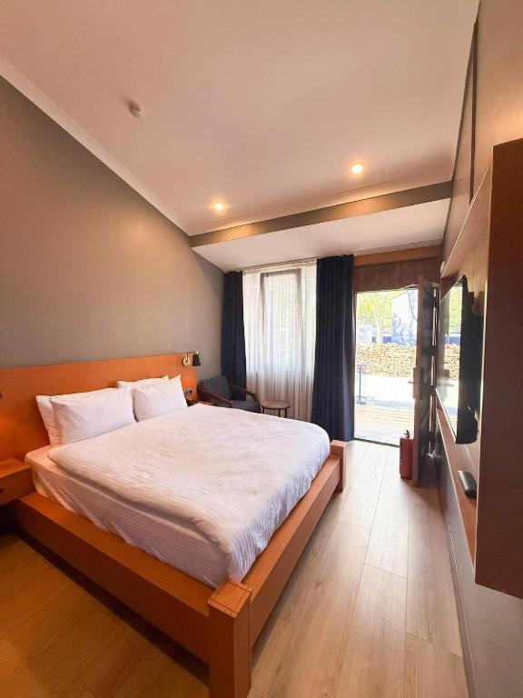 Navy Inn & Bungalows - 7