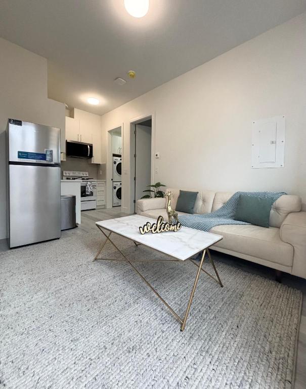 Кухня или мини-кухня в South surrey Secondary Suite with Kitchen

