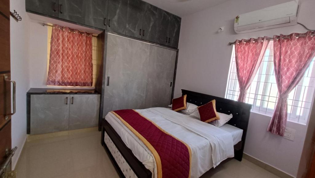 Ένα ή περισσότερα κρεβάτια σε δωμάτιο στο Sree Vishnu Homestay