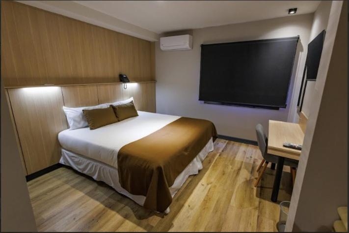 Una cama o camas en una habitación de Fuente Mayor Hotel Terminal