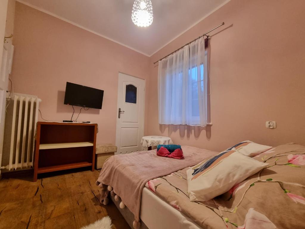 Willa Marta - pokoje gościnne z parkingiem, aneksem kuchennym, grillem i paleniskiem, piękny widok na Karkonosze, blisko szlaków - Standard-Vierbettzimmer