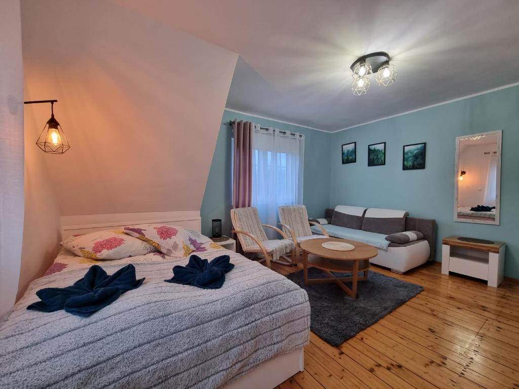 Willa Marta - pokoje gościnne z parkingiem, aneksem kuchennym, grillem i paleniskiem, piękny widok na Karkonosze, blisko szlaków - Vierbettzimmer Mit Eigenem Externen Badezimmer