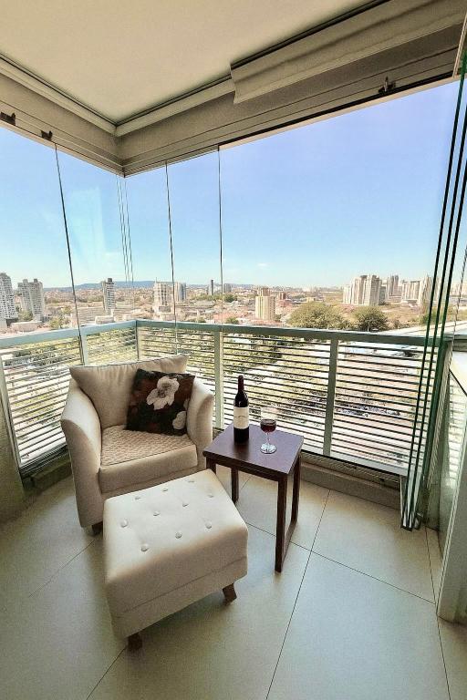 a living room with a couch and a table and large windows at Conexão Total A 500m da Estação 5 Min Super Shopping Proximidade Alphaville in Osasco