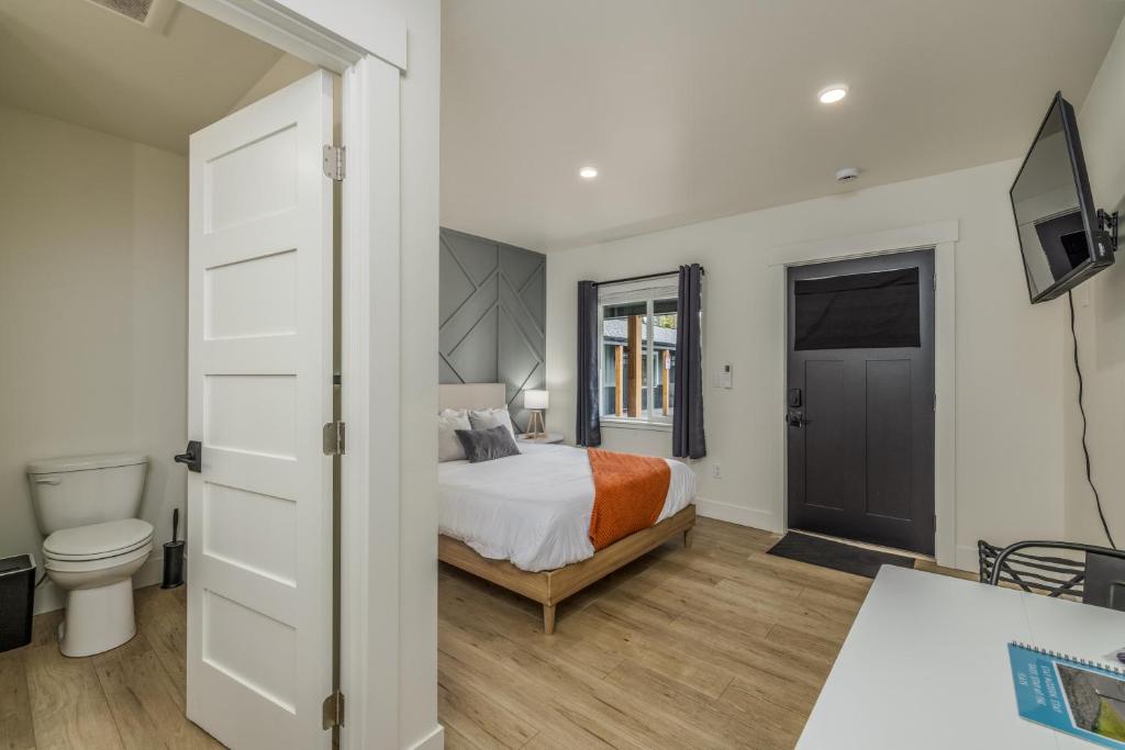 a bedroom with a bed and a toilet at Cozy Studio in Heart of CDA Only 5 Min to the Resort And Lake in Coeur d'Alene