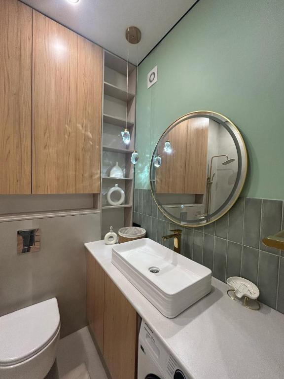 Ένα μπάνιο στο Comfortable apartment in central street