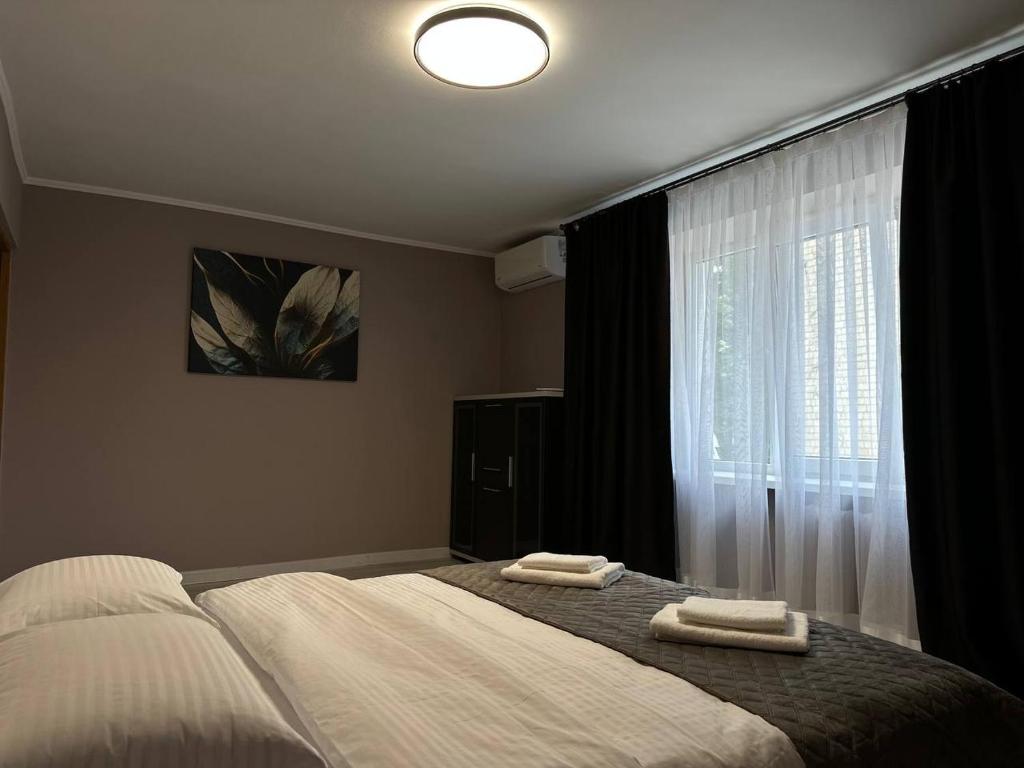 a bedroom with a bed with two towels on it at 2 к квартира в Чернівцях проспект Незалежності in Chernivtsi