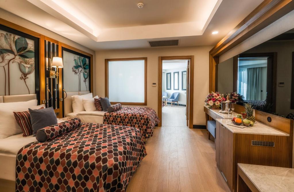 Adalya Elite Lara Hotel - Ultra All Inclusive客房内的一张或多张床位